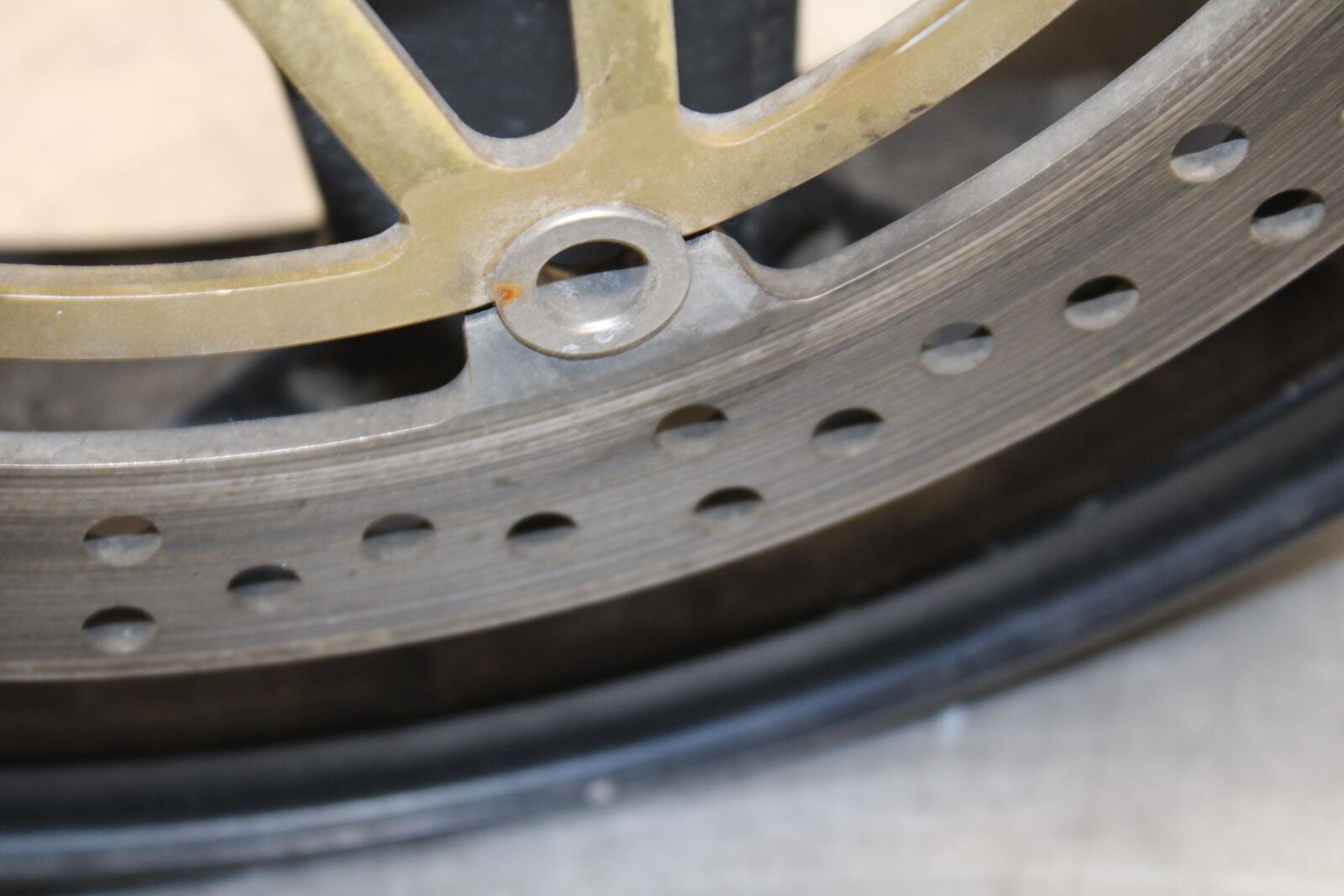 2000 Kawasaki Ninja ZX12R ZX1200A FRONT LEFT RIGHT BRAKE ROTORS AND WHEEL BB565