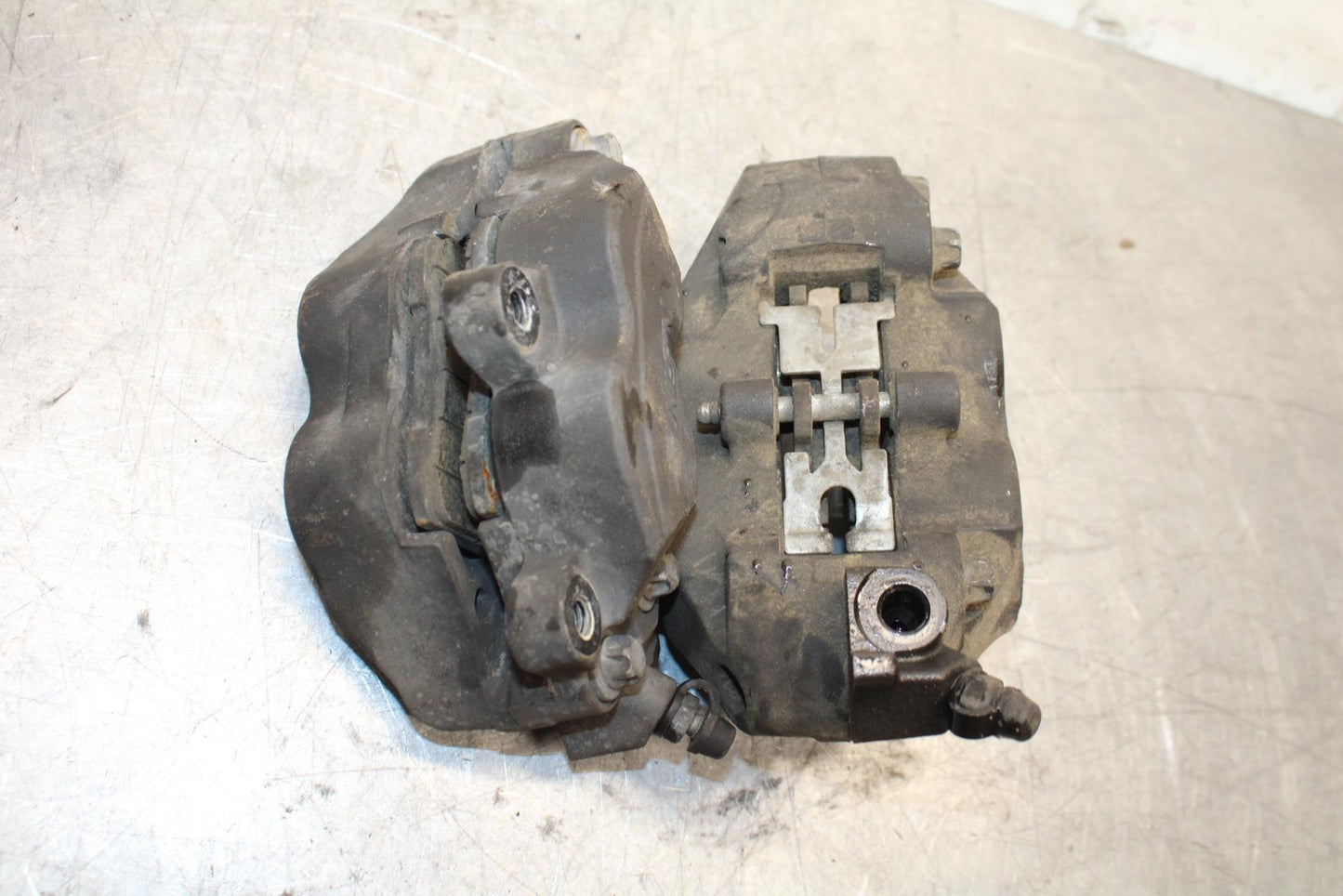 17 KAWASAKI Z900 ZR900 RIGHT LEFT FRONT BRAKE CALIPER SET PAIR CALIPERS BB549