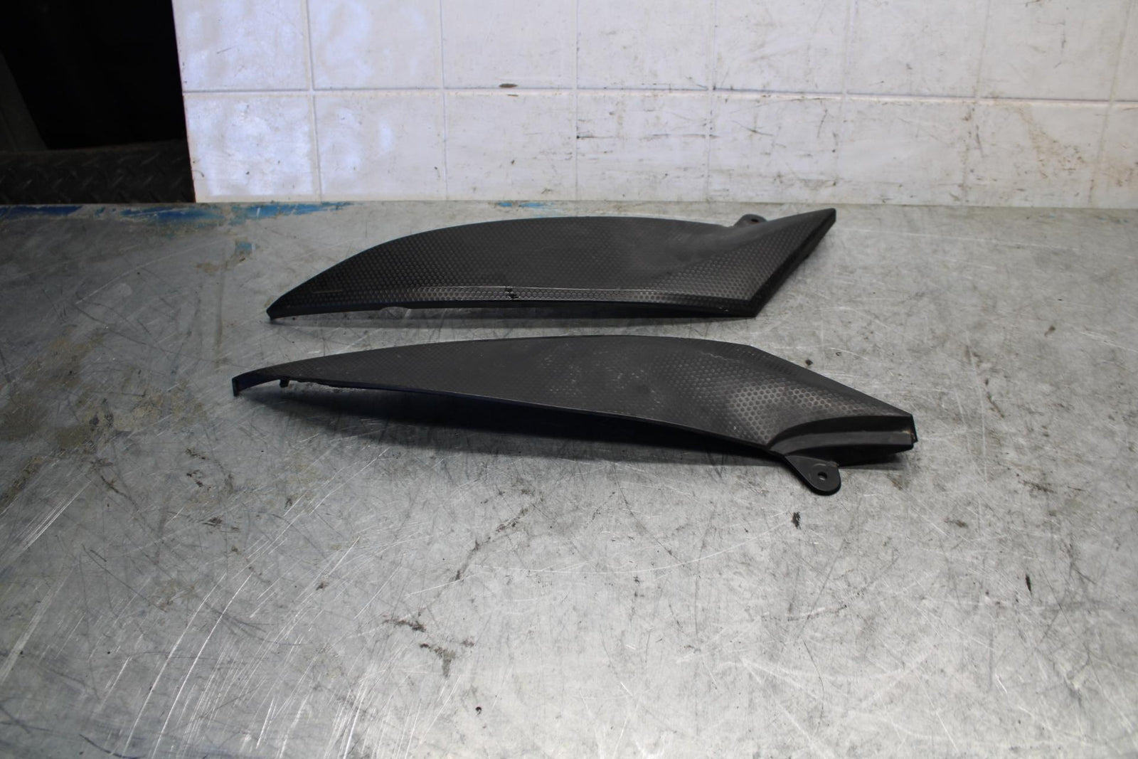 04-06 YAMAHA YZF R1 RIGHT LEFT GAS FUEL TANK PANELS COVERS TRIM SET COWLS  BB432
