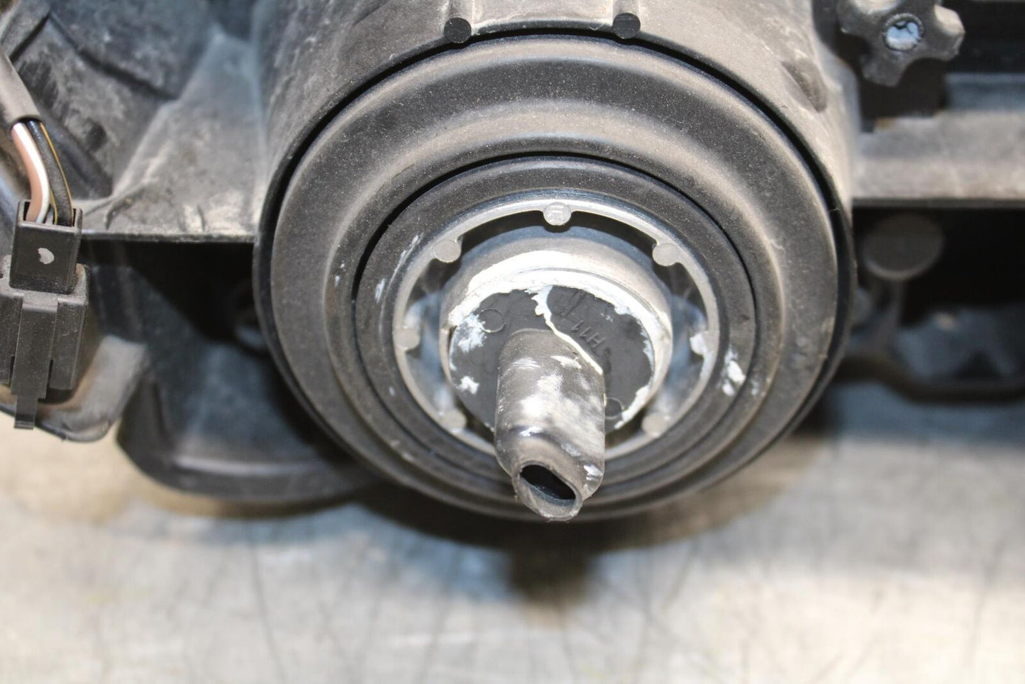 2009 Kawasaki Ninja ZX6R ZX600R FRONT HEADLIGHT HEAD LIGHT LAMP 23007-0101 BB548