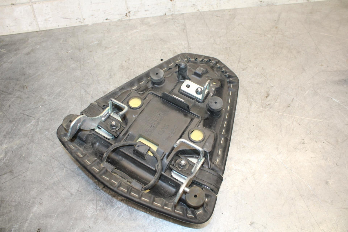 2015 Yamaha YZF R3 REAR BACK PASSENGER TANDEM SEAT PAD SADDLE PILLION BB526