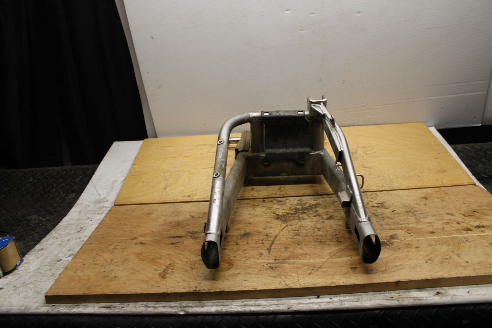 09-10 KAWASAKI ER-6N REAR SWINGARM BACK SUSPENSION SWING ARM BB325