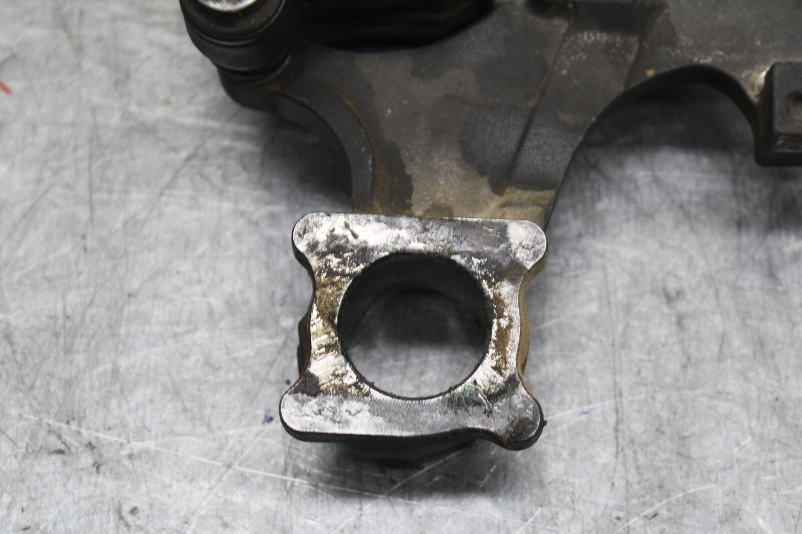 08-10 SUZUKI GSXR 600 REAR BACK BRAKE CALIPER W MOUNT BRACKET  BB721
