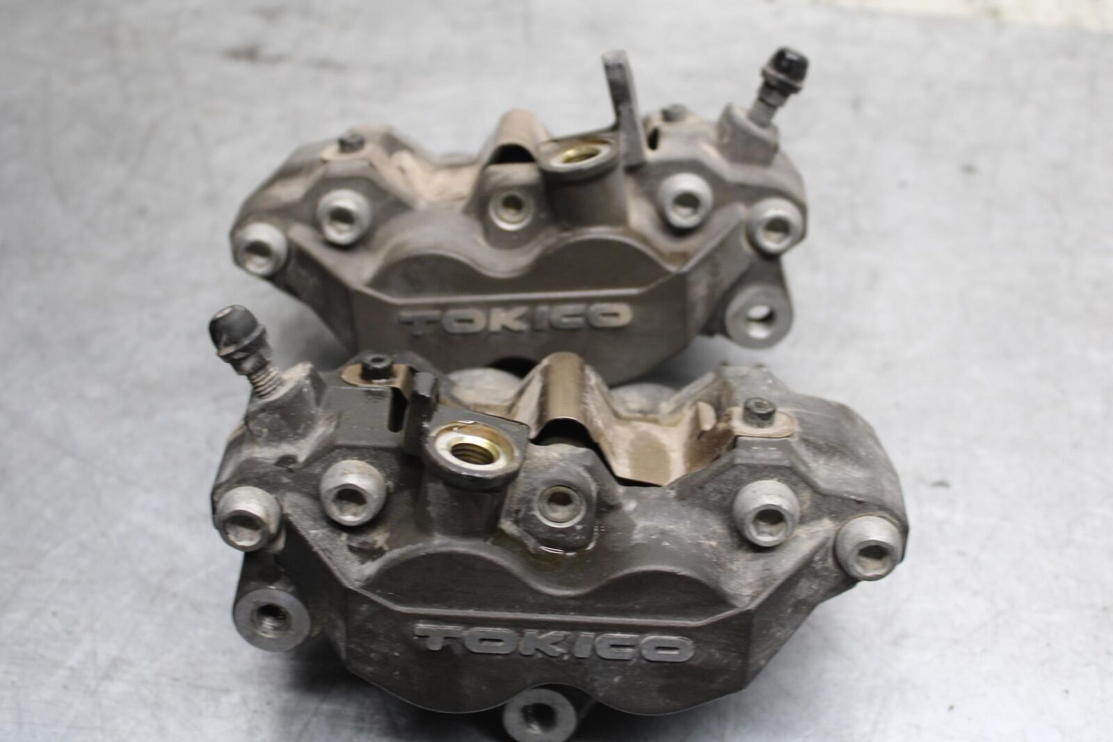 2001 Suzuki GSXR600 RIGHT LEFT FRONT BRAKE CALIPER SET PAIR CALIPERS BB59