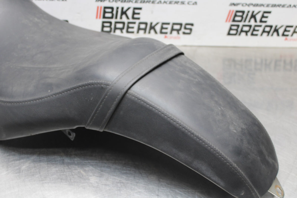 14 HONDA SHADOW 750 VT750C2B FRONT DRIVERS/ REAR SEAT BB867