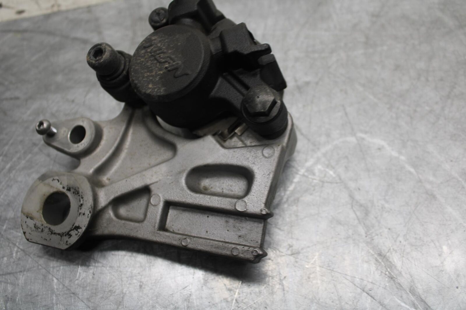 2016 Yamaha XSR900 ABS REAR BACK BRAKE CALIPER W MOUNT BRACKET BB516