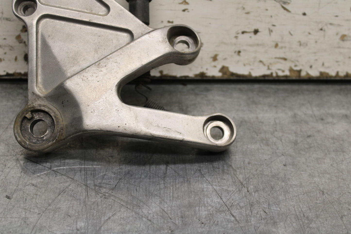 05-06 HONDA CBR600RR RIGHT REARSET REAR SET DRIVER FOOT PEG BRACKET MOUNT BB739