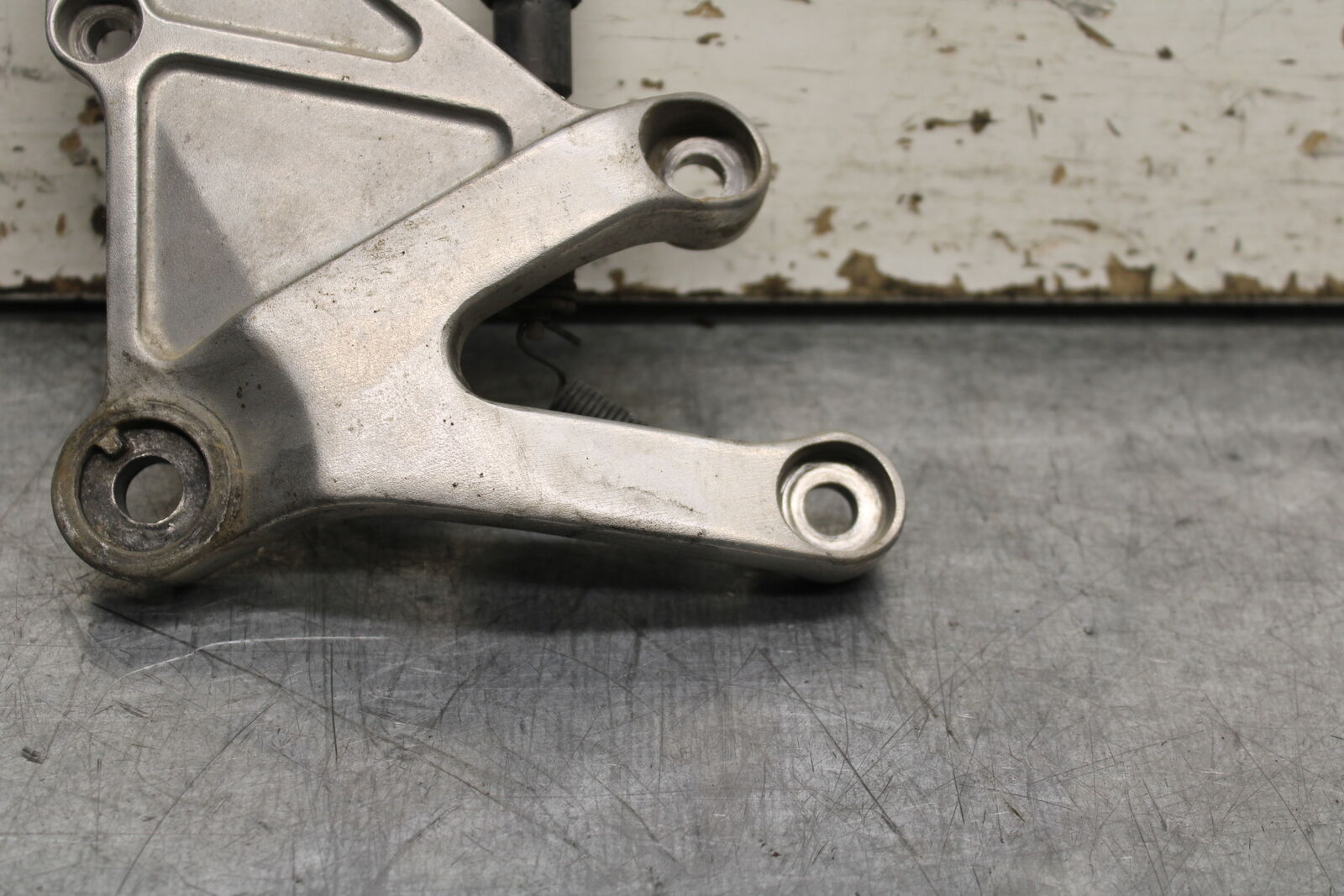 05-06 HONDA CBR600RR RIGHT REARSET REAR SET DRIVER FOOT PEG BRACKET MOUNT BB739