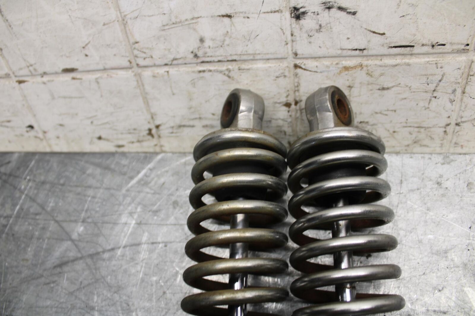 1982 Suzuki GS450L REAR BACK SHOCK ABSORBER BB52