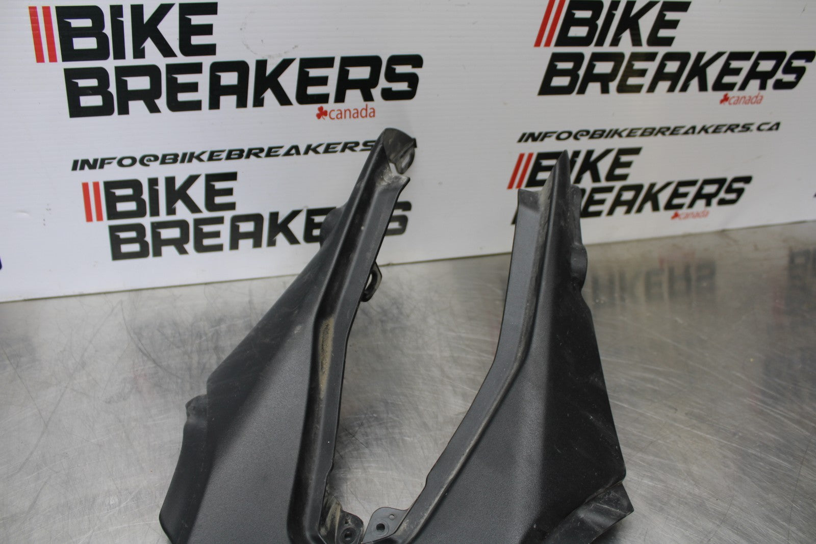 22-25 YAMAHA YZF R7 RIGHT LEFT FRONT SIDE SEAT PANELS TRIMS COWLS FAIRINGS BB182