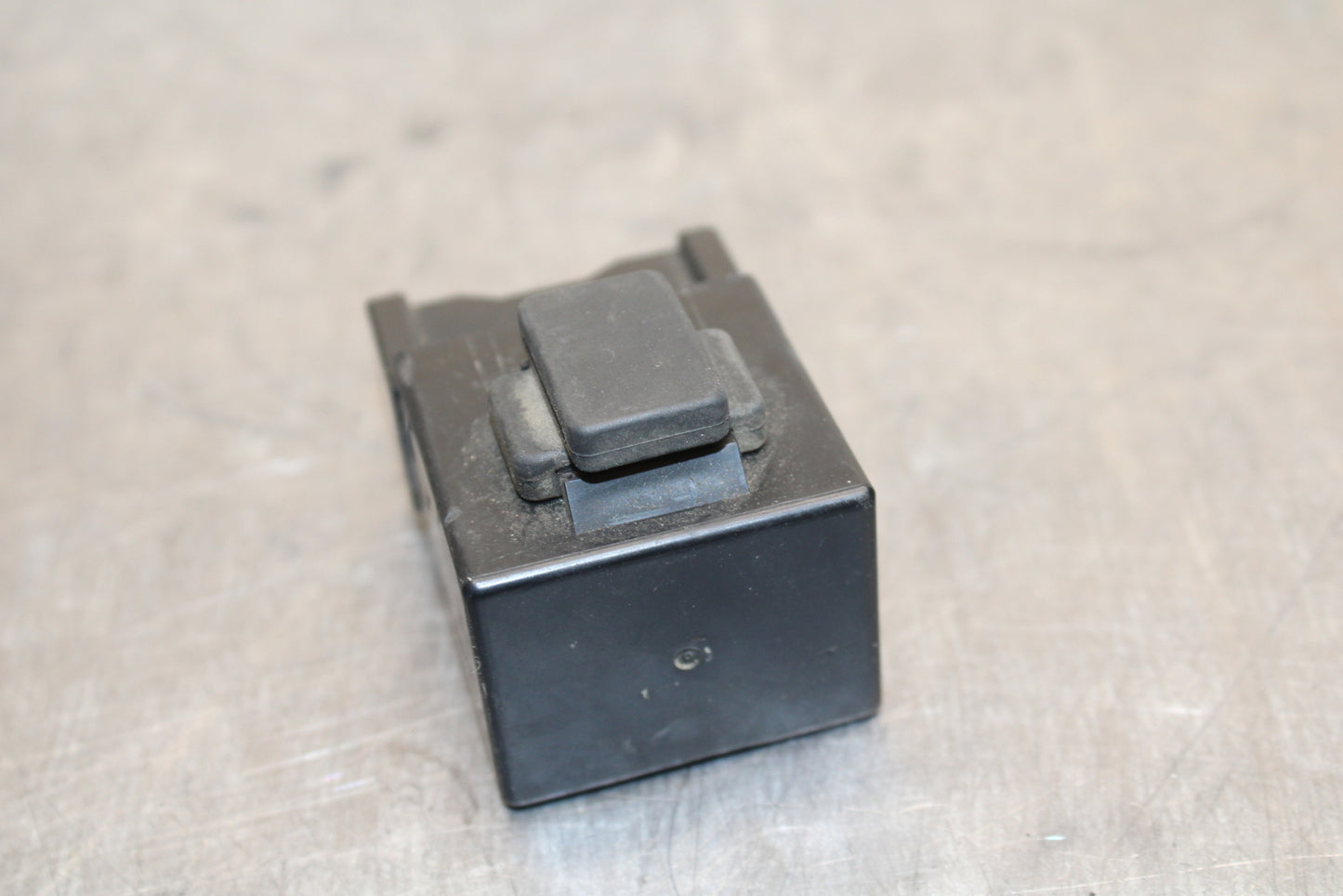 04-05 YAMAHA YZF R1 RELAY ASSEMBLY FUSE BOX BB131