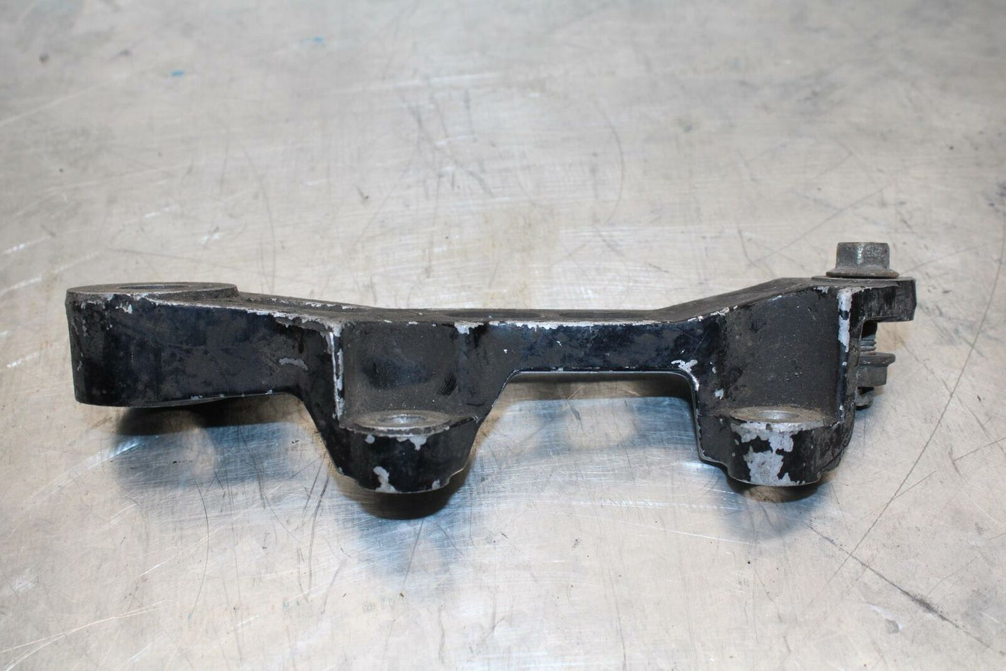85 YAMAHA RZ500 REAR BRAKE CALIPER HANGER BACK MOUNTING BRACKET BB27 B