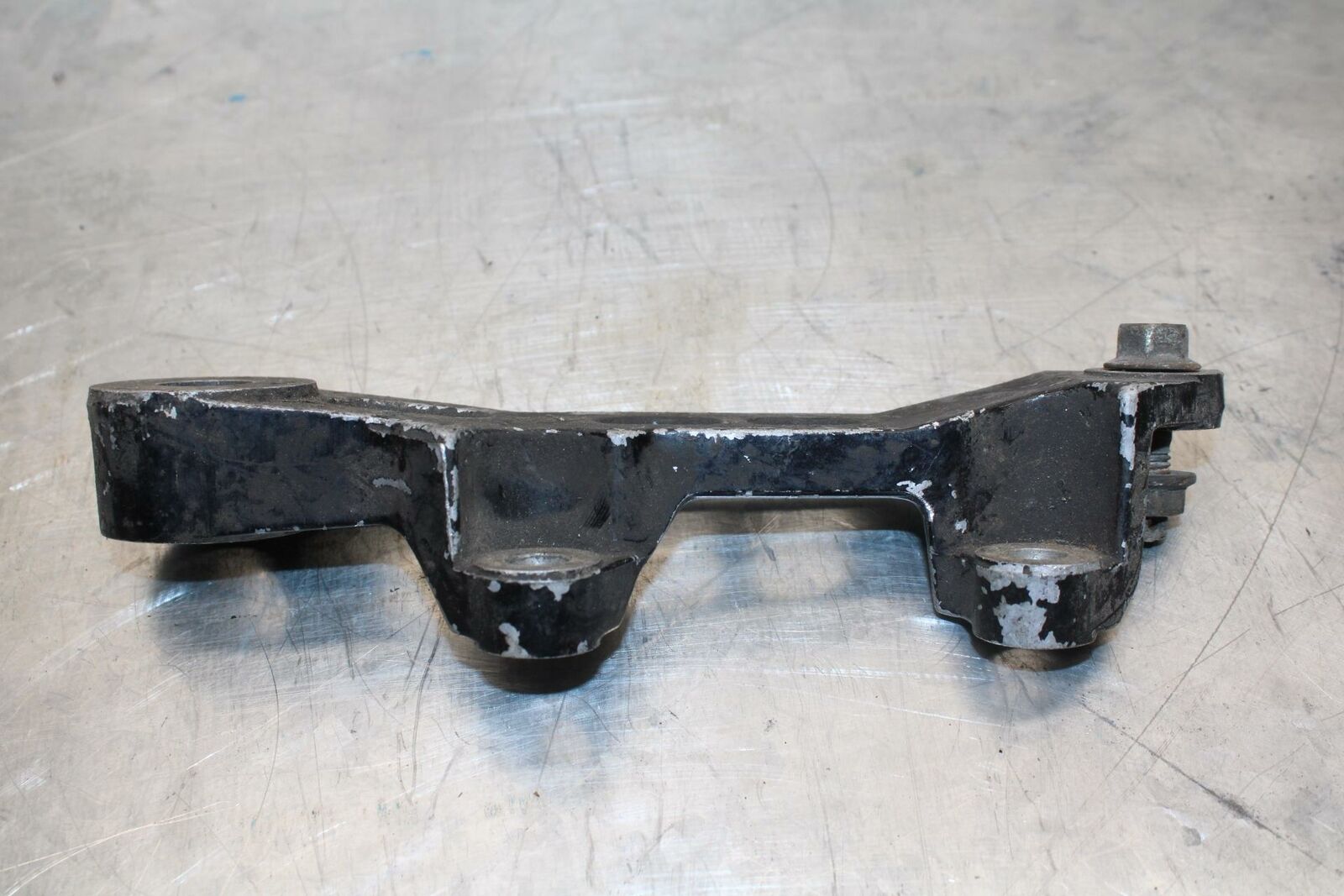85 YAMAHA RZ500 REAR BRAKE CALIPER HANGER BACK MOUNTING BRACKET BB27 B
