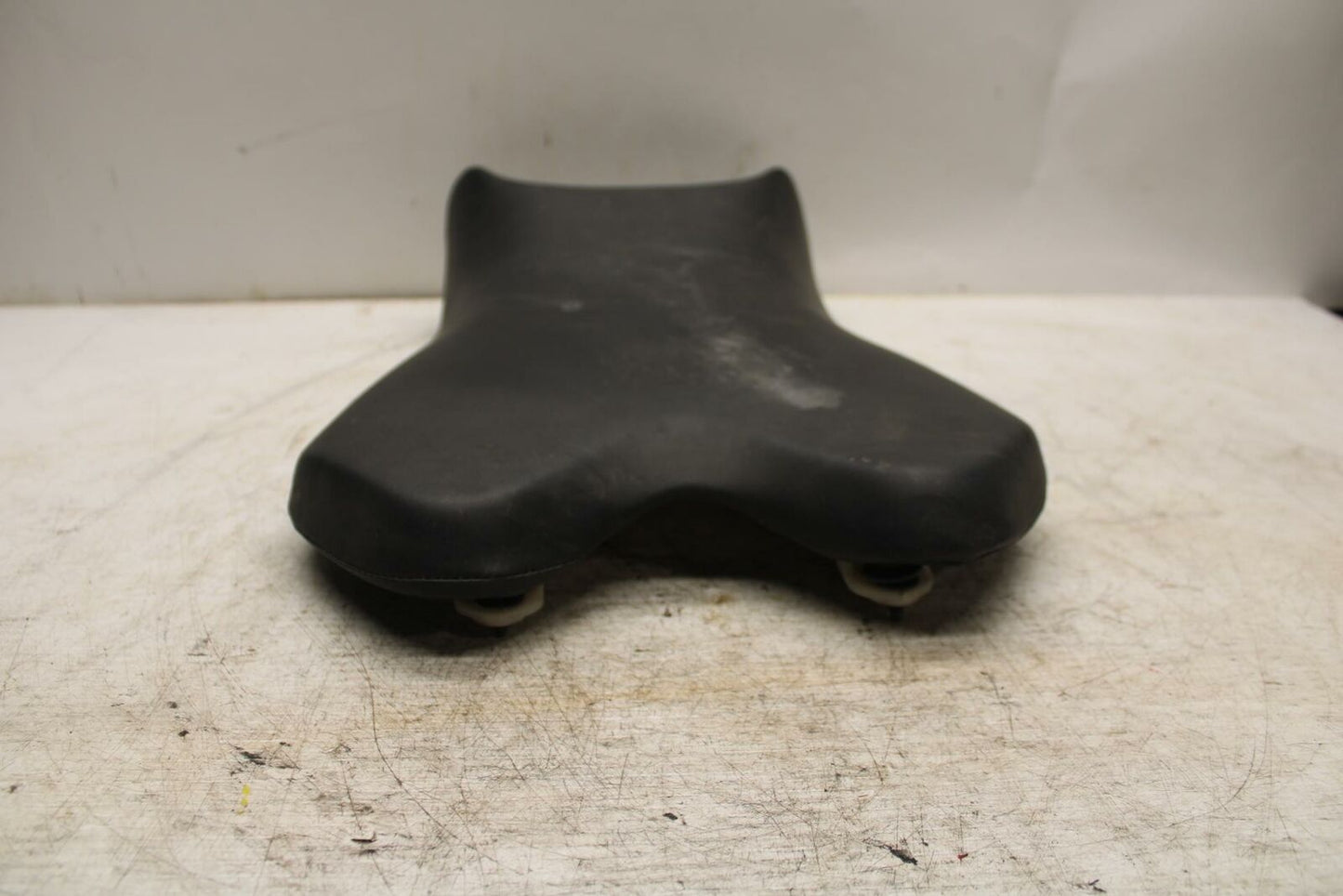 08 YAMAHA YZF R6 2c0 FRONT DRIVERS SEAT PAD SADDLE PILLION BB365