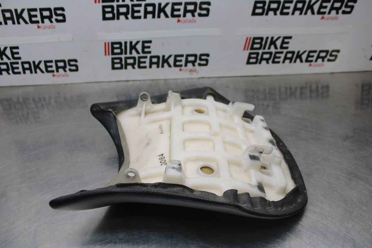 05-06 KAWASAKI NINJA ZX6R FRONT DRIVERS SEAT PAD SADDLE PILLION BB877