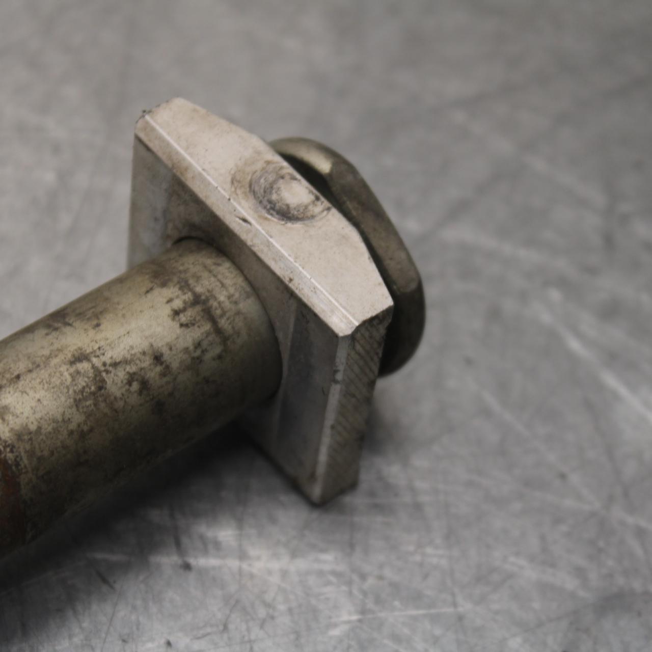 21 KAWASAKI NINJA ZX6R REAR AXLE BACK WHEEL RIM PIVOT BOLT AXEL 41068-0613 BB647