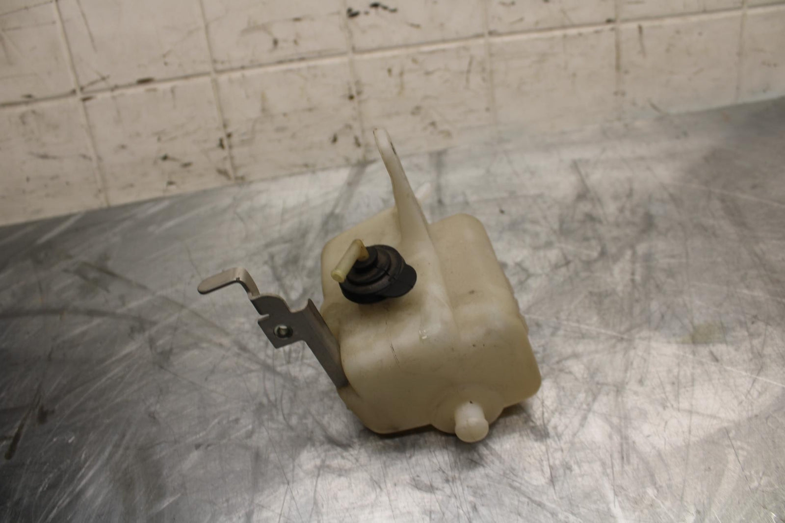 04-06 YAMAHA YZF R1 COOLANT WATER TANK RESERVOIR BOTTLE 5VY-21871-00-00 BB491