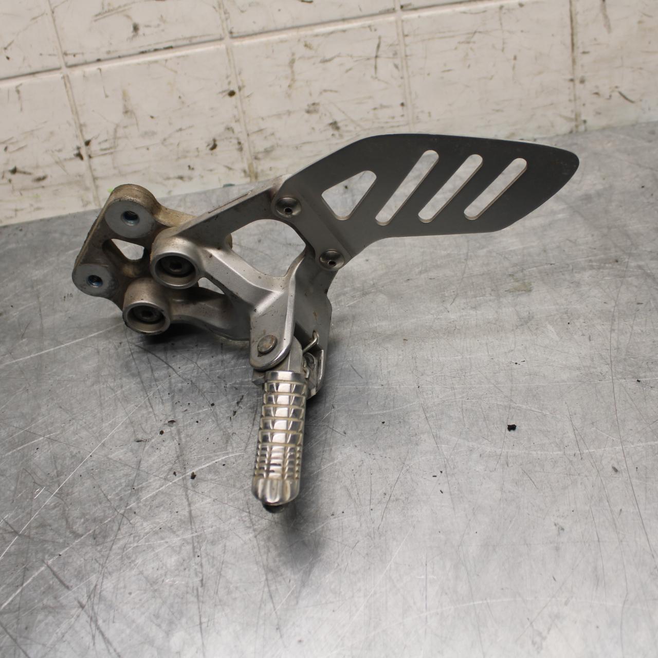 08-10 SUZUKI GSXR750 LEFT REARSET REAR SET DRIVER FOOT PEG REST STOP bb476 #B