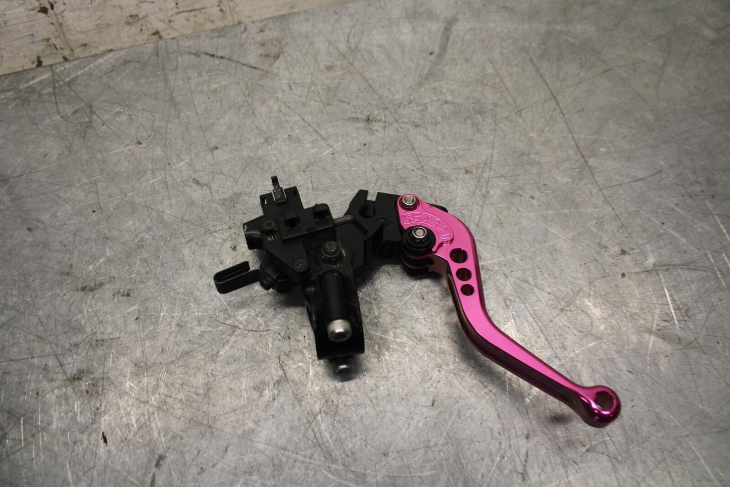 2008 Kawasaki Ninja ZX10R ZX1000E CLUTCH PERCH MOUNT WITH LEVER  BB524