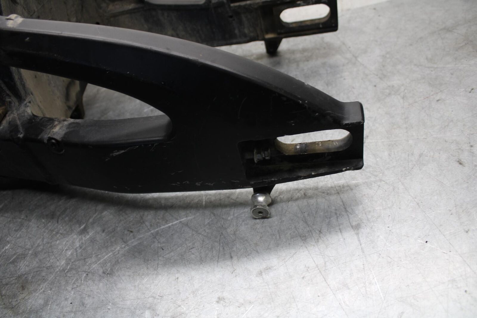2007 Suzuki GSXR600  SWINGARM BACK SUSPENSION SWING ARM 61000-01H00-YAP BB540