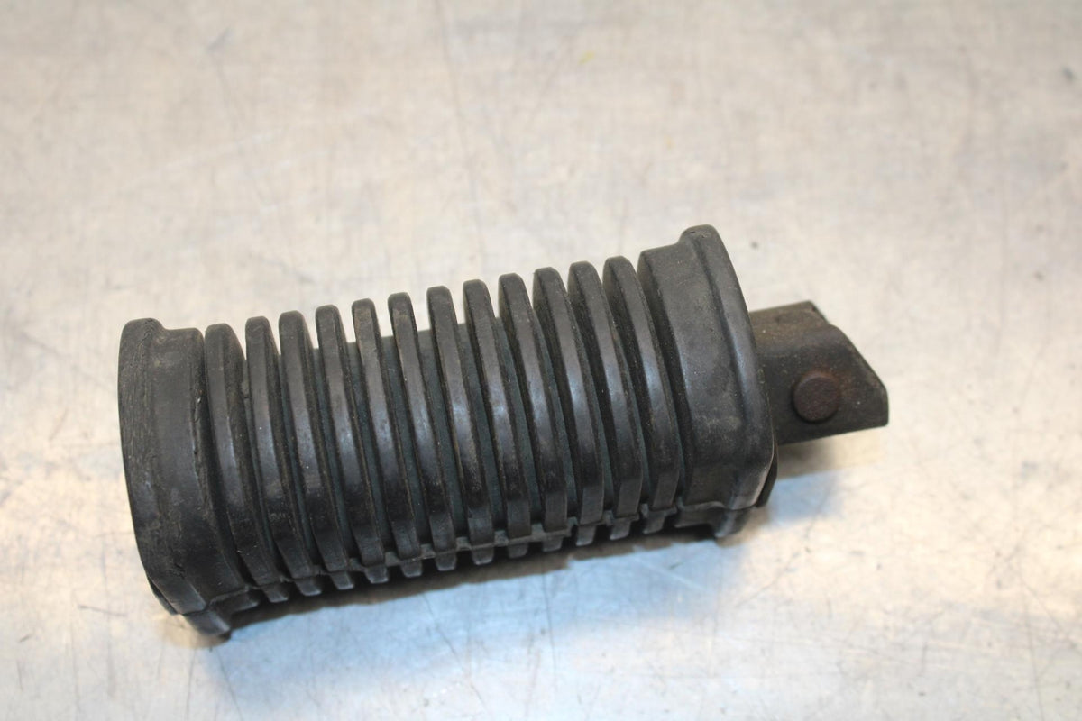 80-83 SUZUKI GS750E REAR BACK PASSENGER PEG SET PAIR BB82