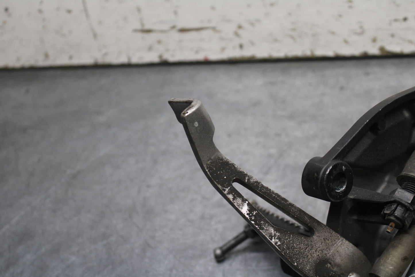 12-13 KAWASAKI Z1000 RIGHT REARSET REAR SET DRIVER FOOT PEG REST STOP BB743