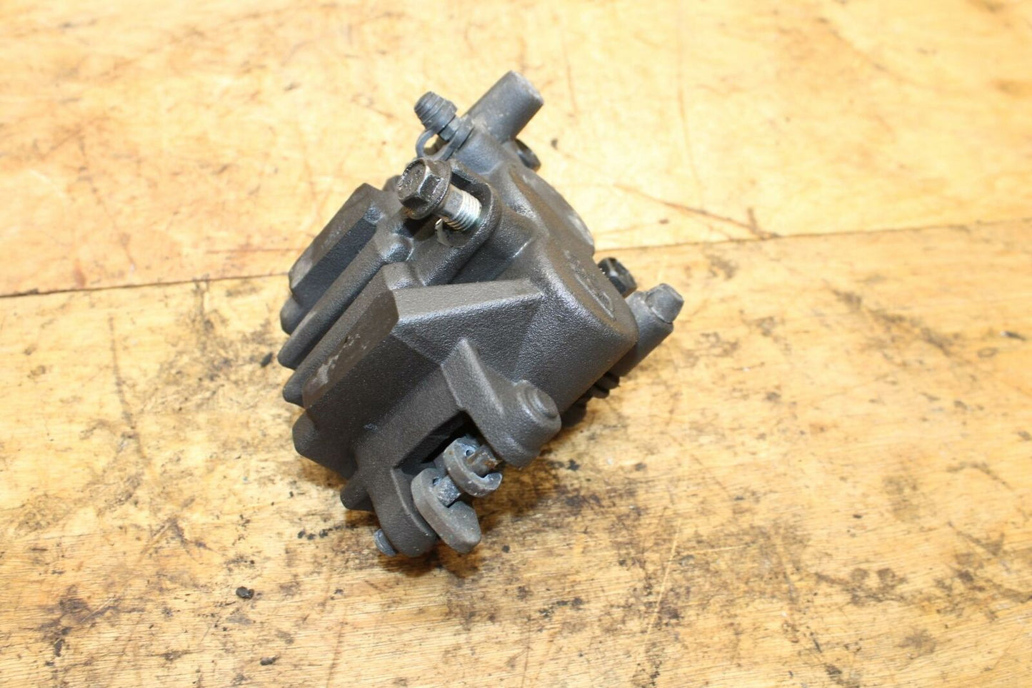 04-09 SUZUKI GS500F RIGHT FRONT BRAKE CALIPER BB335
