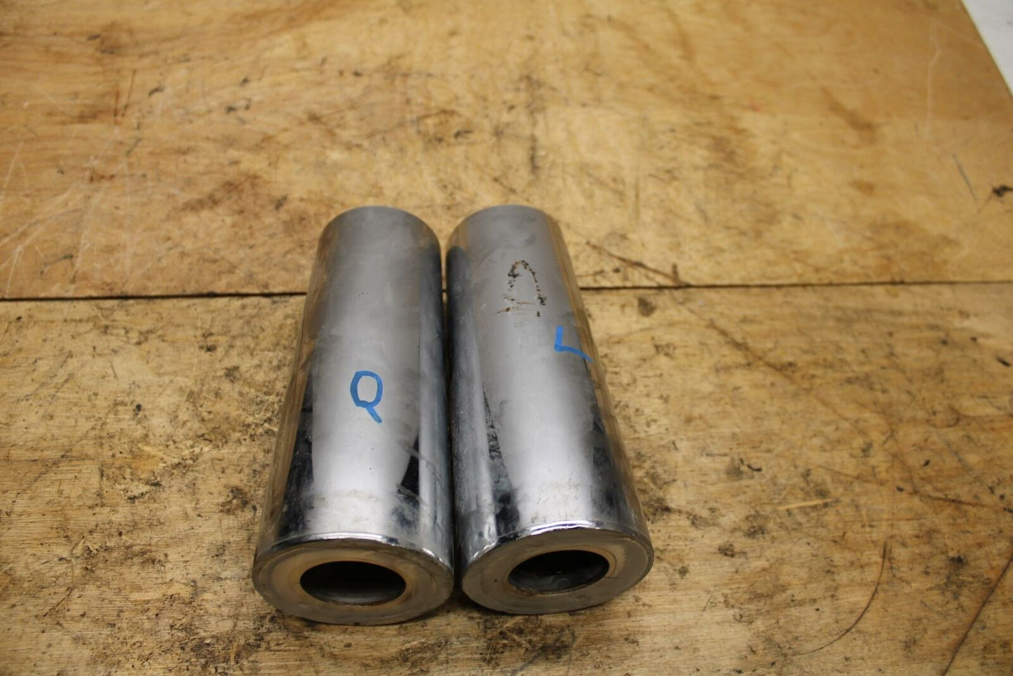 05-09 SUZUKI BOULEVARD C90 FRONT FORK LOWER COVERS BOTTOM GUARDS  BB332