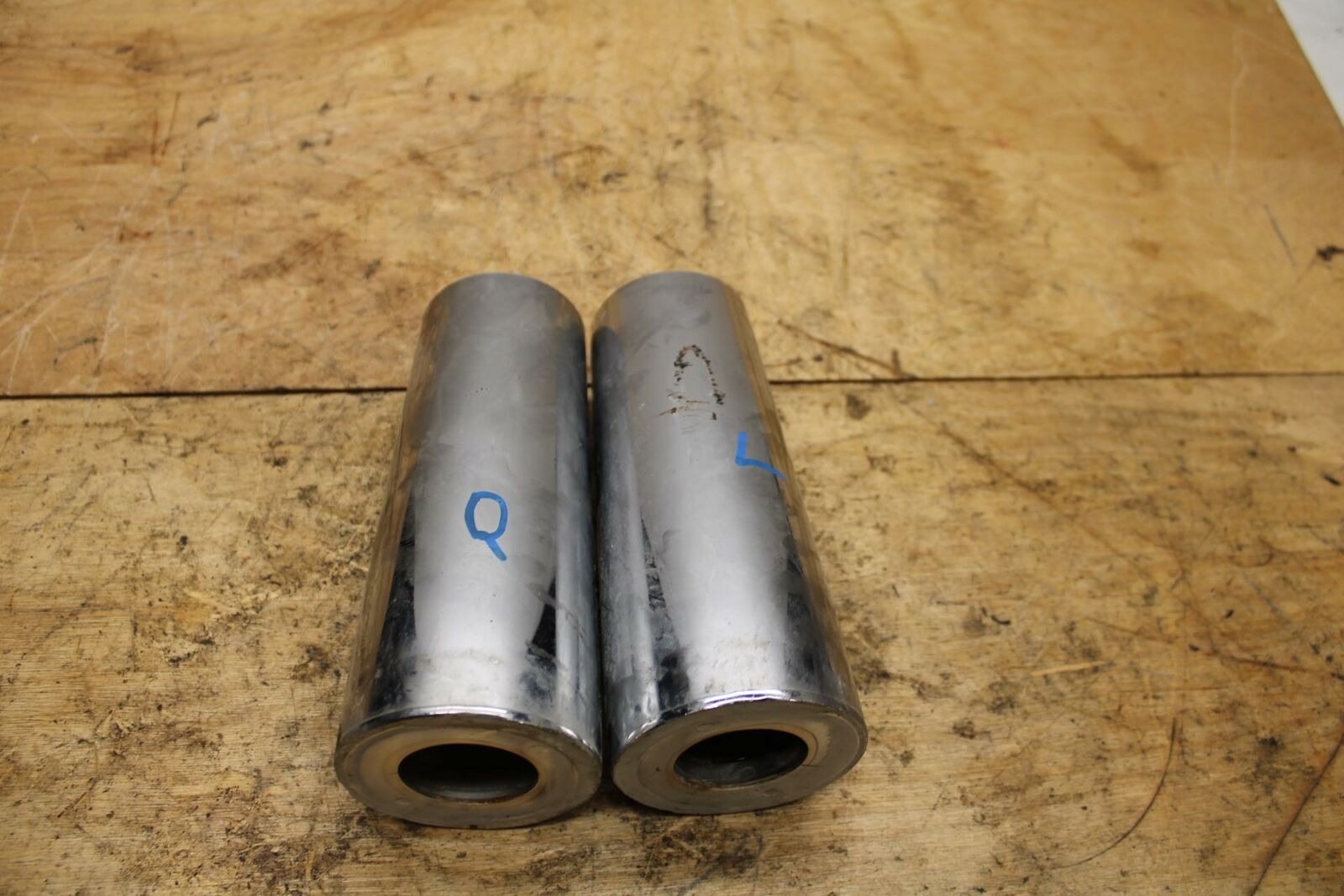 05-09 SUZUKI BOULEVARD C90 FRONT FORK LOWER COVERS BOTTOM GUARDS  BB332