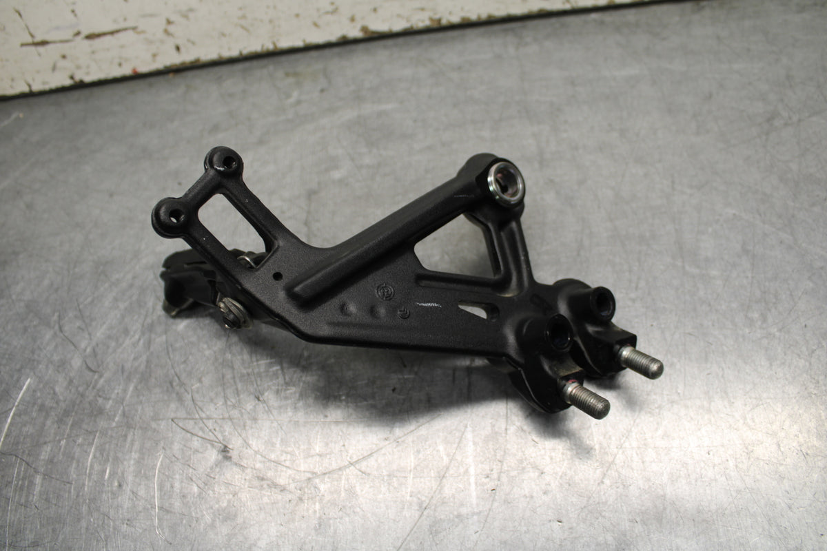 17-24 KTM 390 DUKE LEFT REARSET REAR SET DRIVER FOOT PEG REST STOP BB734