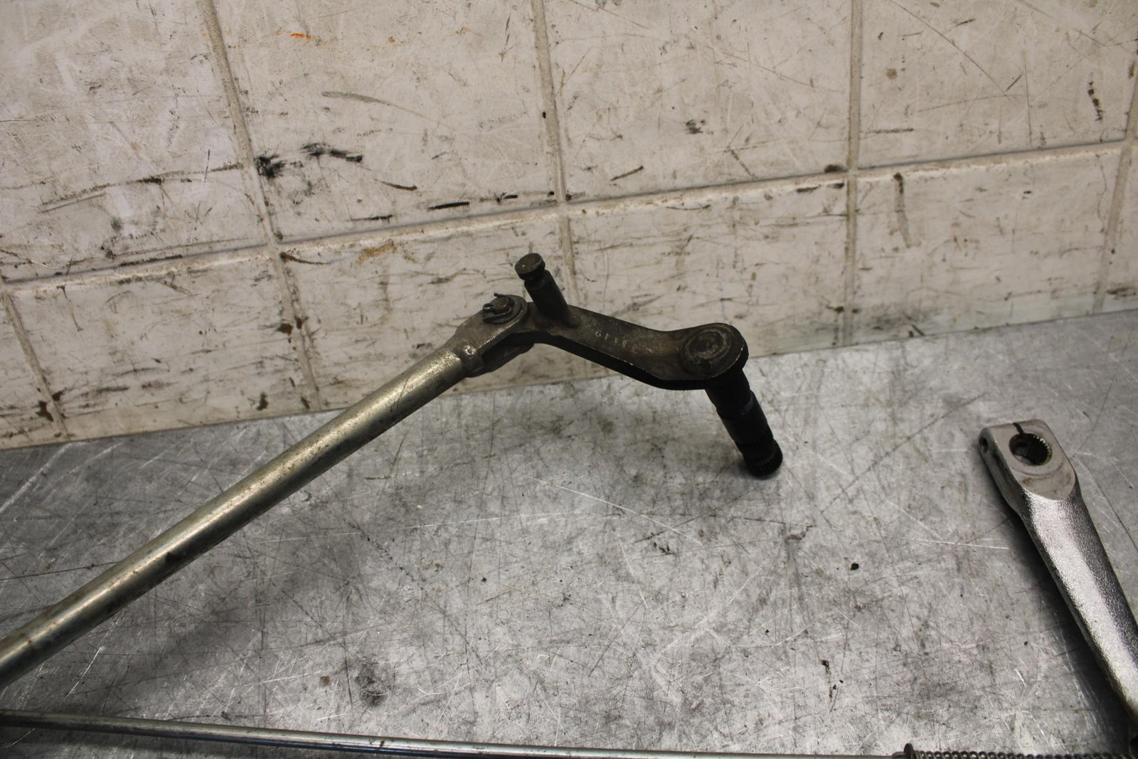 2007 Suzuki Boulevard M50B REAR BACK BRAKE TORQUE ROD SHAFT BAR BB537