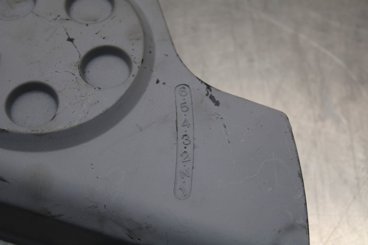 01-06 HONDA CBR600F4I ENGINE SPROCKET COVER BB778