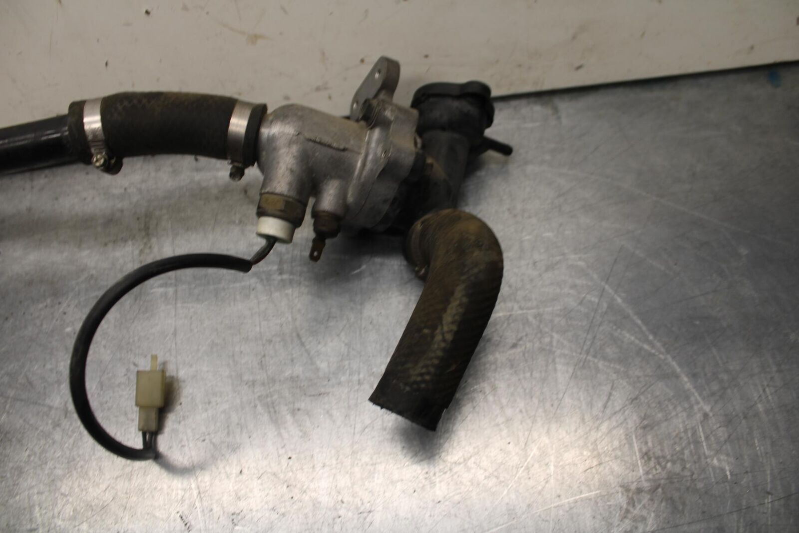 1995 Suzuki RF600R THERMOSTAT W HOUSING ASSEMBLY BB615
