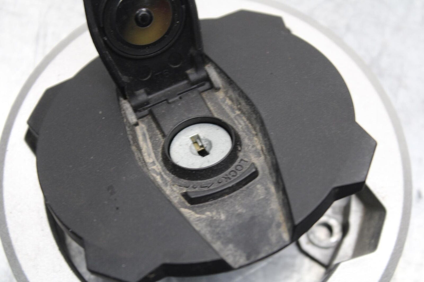 19-22 KAWASAKI Z400 IGNITION LOCK KEY SET W/ GAS CAP AND SEAT LOCK BB586