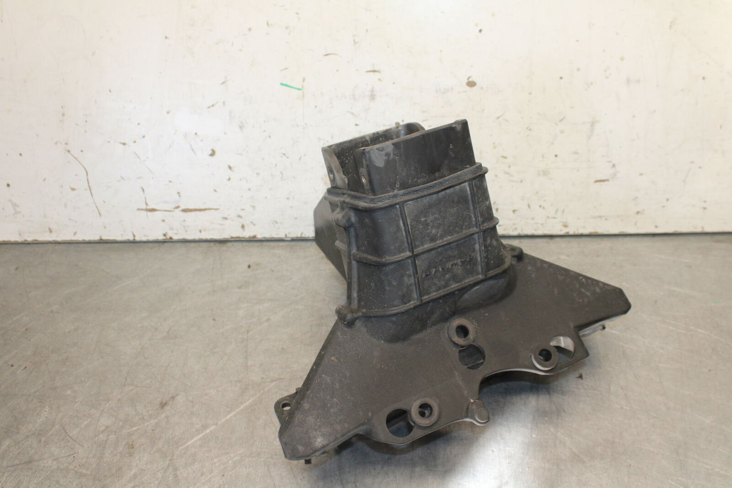 09-12 KAWASAKI NINJA ZX6R UPPER FAIRING MIRROR GAUGES STAY BRACKET BB698