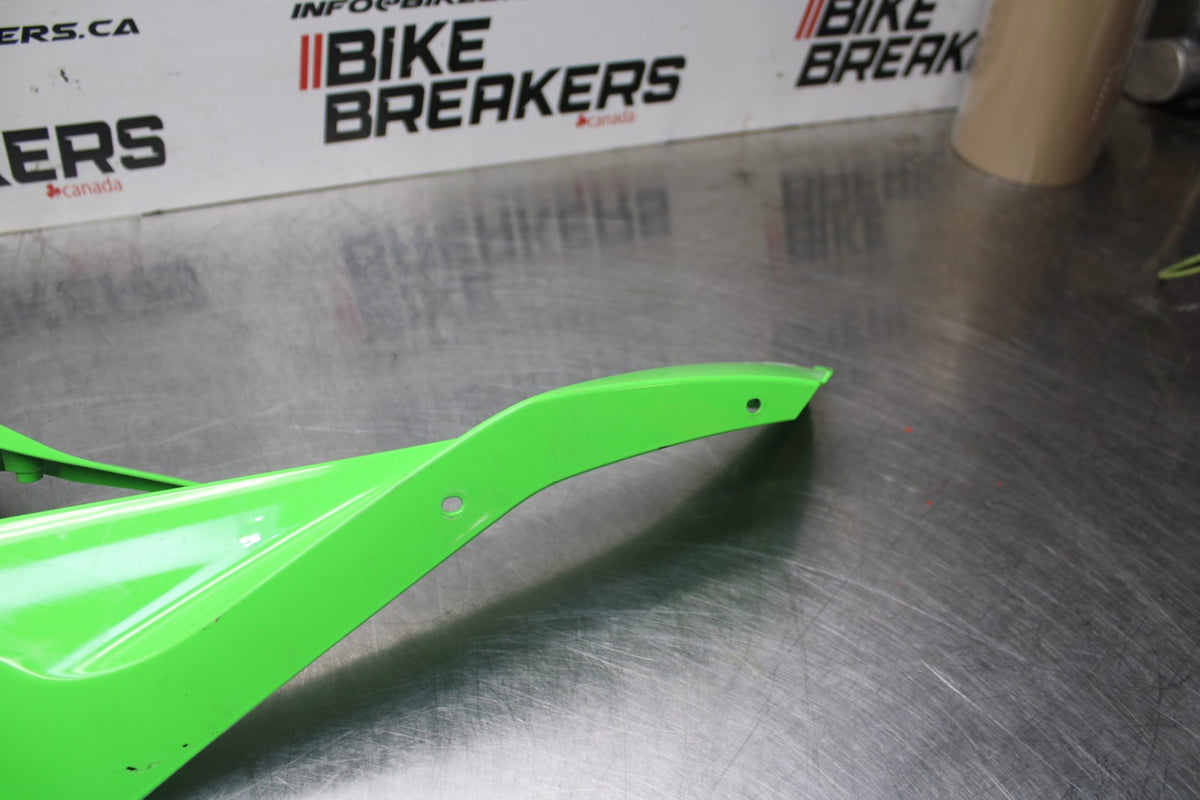 24-25 KAWASAKI NINJA ZX4R LEFT MID UPPER SIDE FAIRING COWL PLASTIC BB827