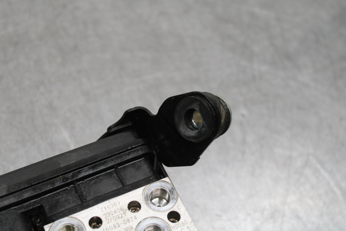 24-25 KAWASAKI NINJA ZX6R ABS PUMP UNIT MODULE BB726