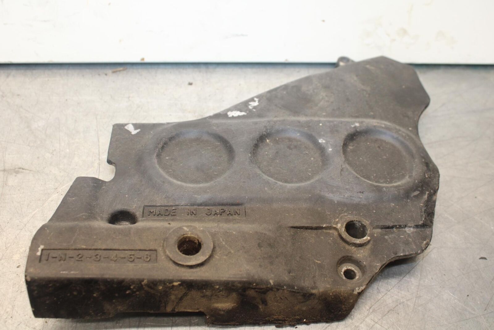1988 Yamaha FZ600 ENGINE SPROCKET COVER BB601