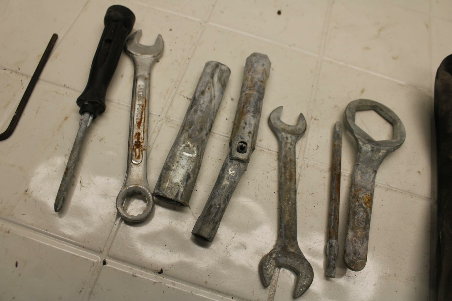 01-02 SUZUKI GSXR750 STOCK TOOLS OEM TOOL BAG KIT SET BB402
