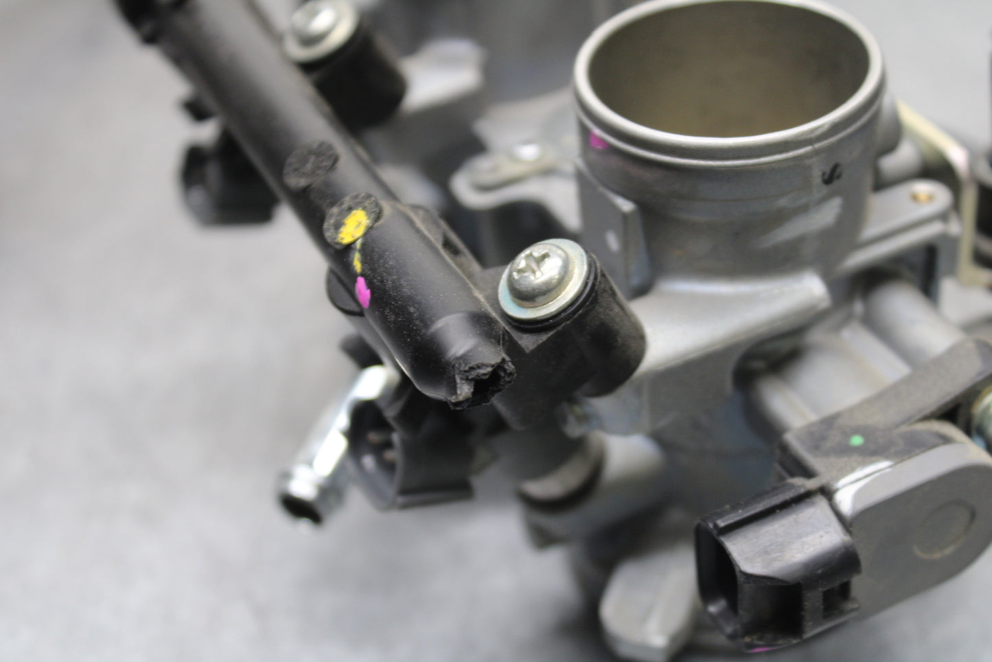 24 KAWASAKI NINJA 500 ABS MAIN FUEL INJECTORS / THROTTLE BODIES BB730