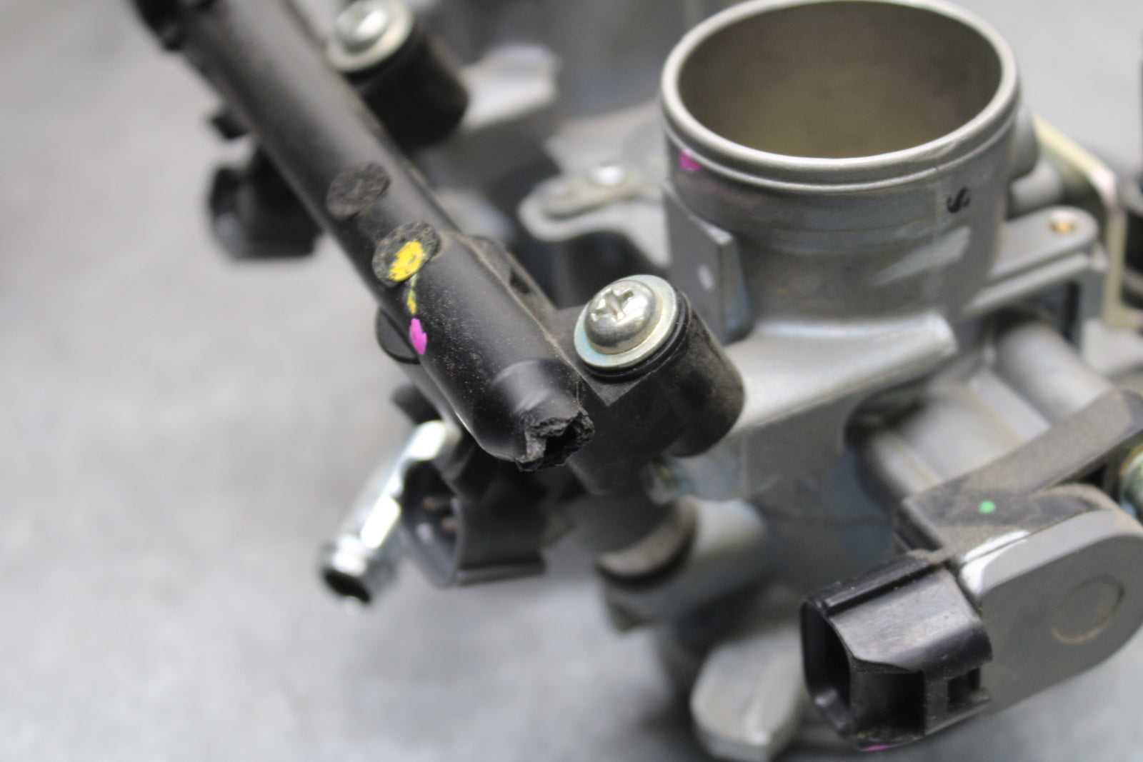 24 KAWASAKI NINJA 500 ABS MAIN FUEL INJECTORS / THROTTLE BODIES BB730