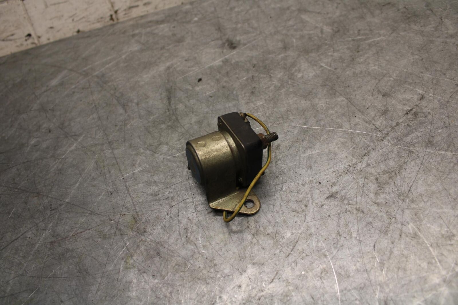 1982 Suzuki GS450L ENGINE STARTER RELAY STARTING MOTOR SWITCH 31800-37021 BB52
