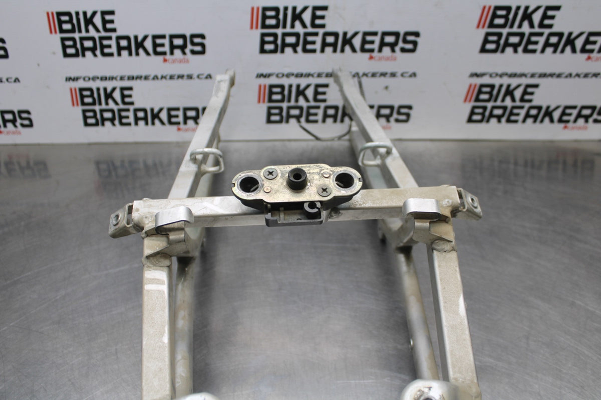 01-03 SUZUKI GSXR600 REAR SUBFRAME BACK SUB FRAME BB841