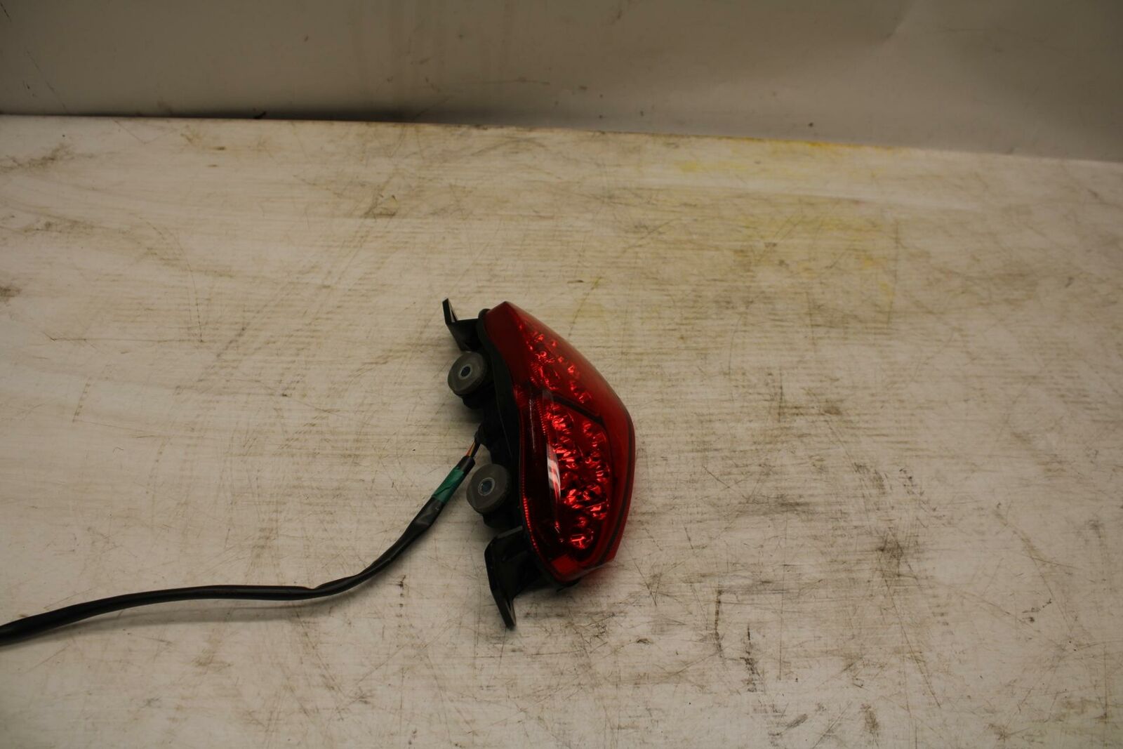 11-12 KAWASAKI NINJA 400 EX400 C REAR TAIL TAILLIGHT BACK BRAKE LIGHT BB358