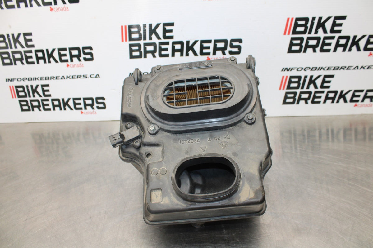 05 TRIUMPH ROCKET III AIRBOX AIR INTAKE FILTER BOX BB186