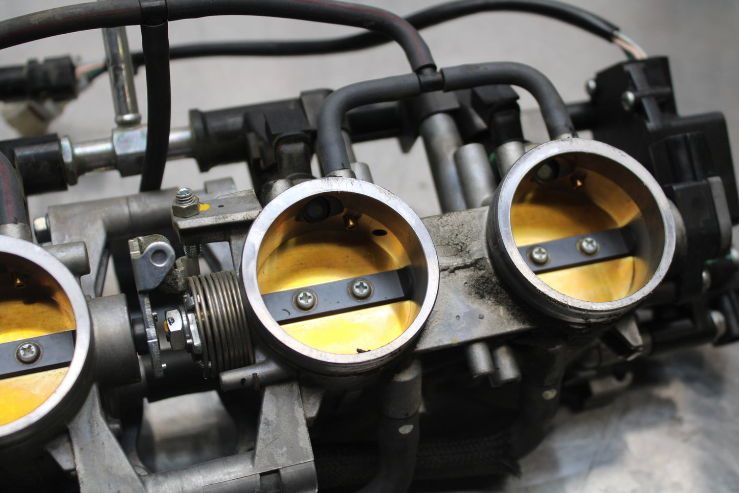 11 SUZUKI GSXR1000 MAIN FUEL INJECTORS / THROTTLE BODIES BB142