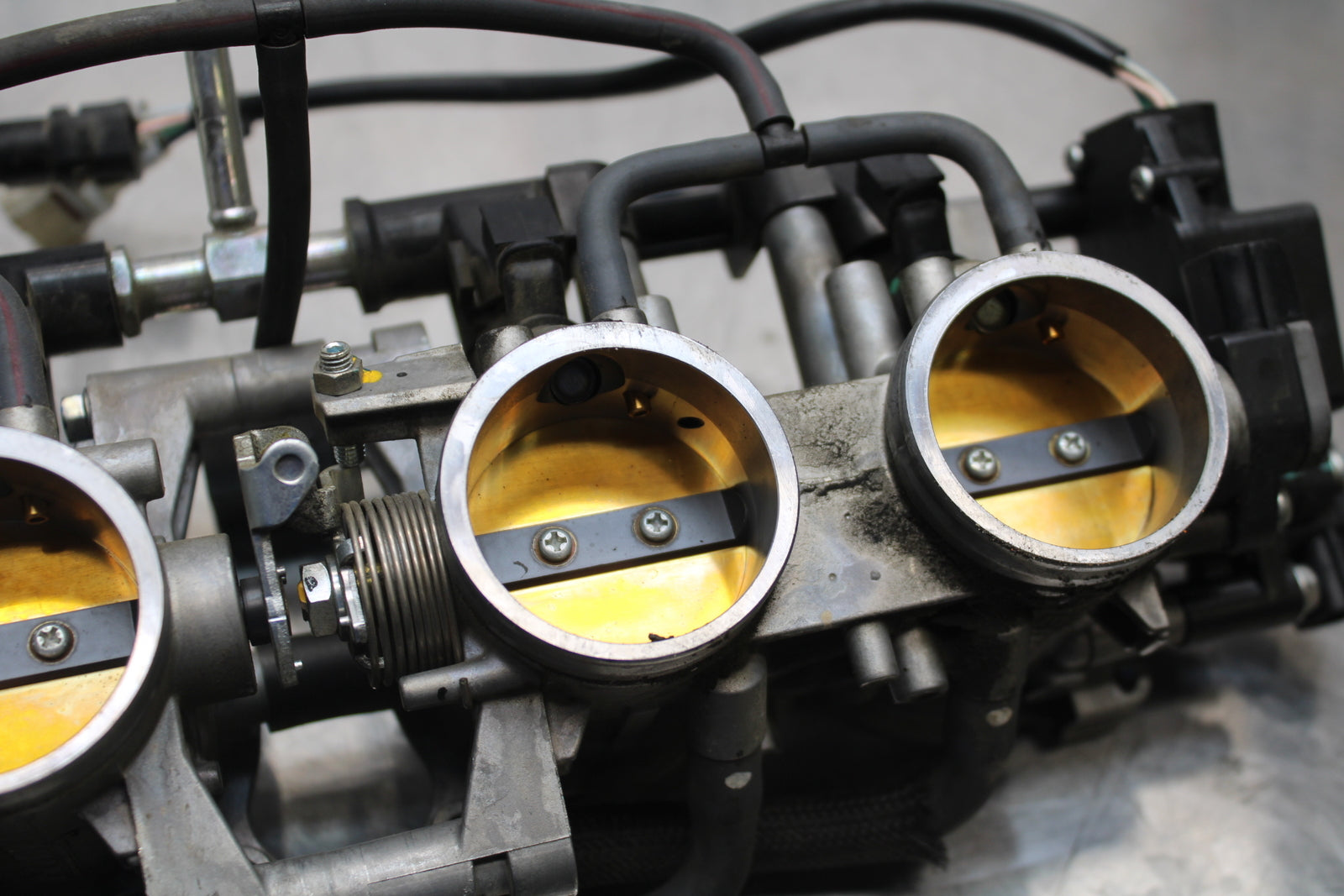 11 SUZUKI GSXR1000 MAIN FUEL INJECTORS / THROTTLE BODIES BB142