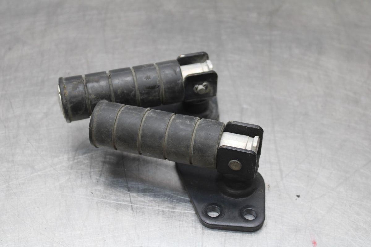 08 YAMAHA V STAR 1100 XVS1100AW CLASSIC REAR PASSENGER FOOT STEP PEG SET BB916