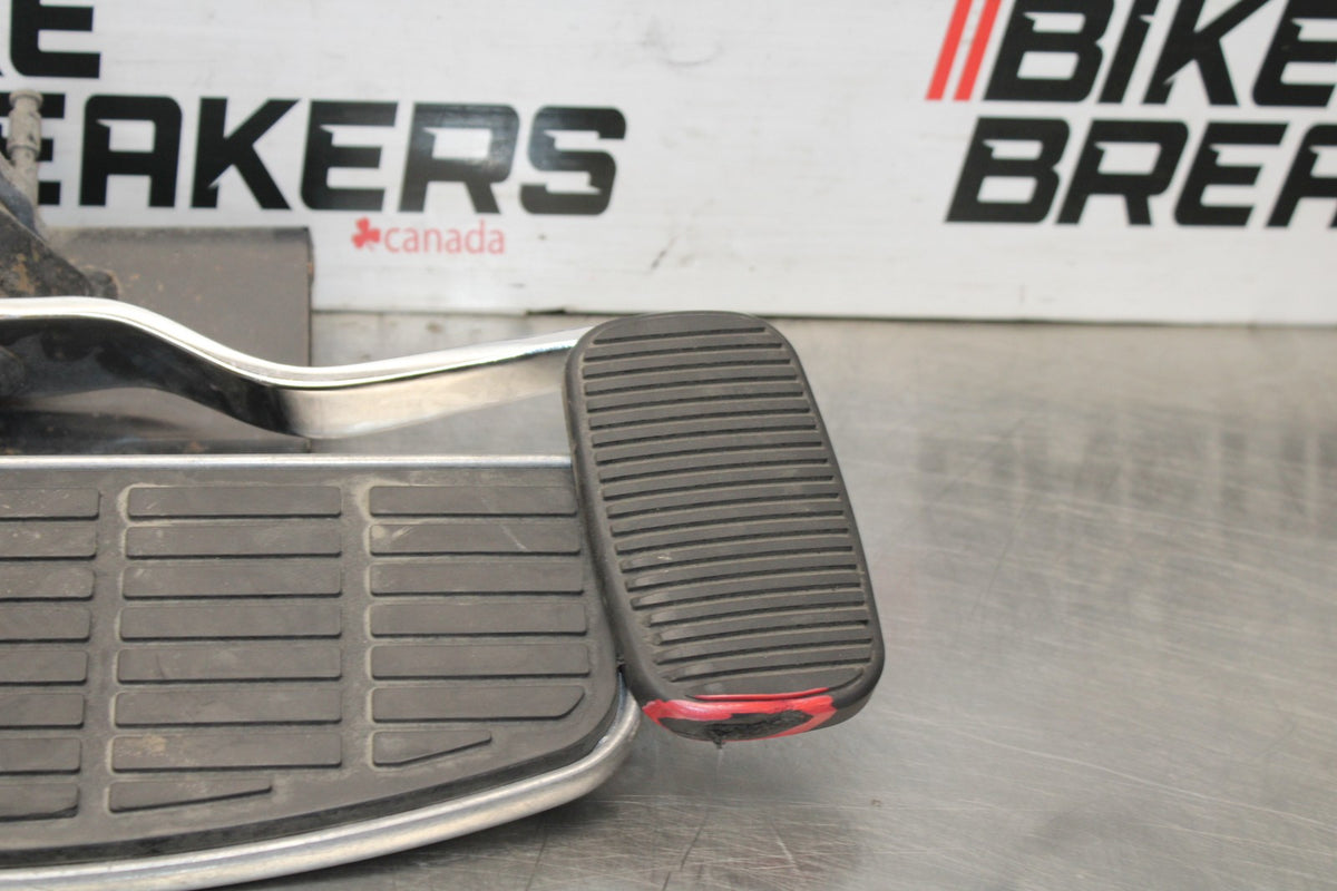 05-09 SUZUKI BOULEVARD C90 RIGHT FRONT FOOT REST PEG STEP BB918