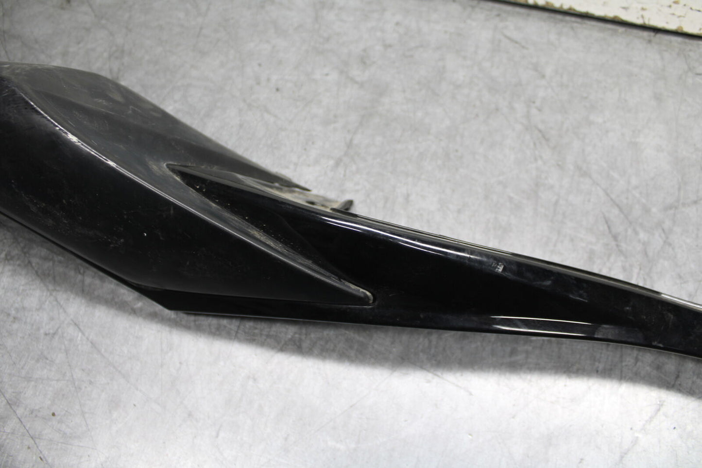 08-10 SUZUKI GSXR 600  RIGHT REAR BACK TAIL FAIRING COWL SHROUD BB101